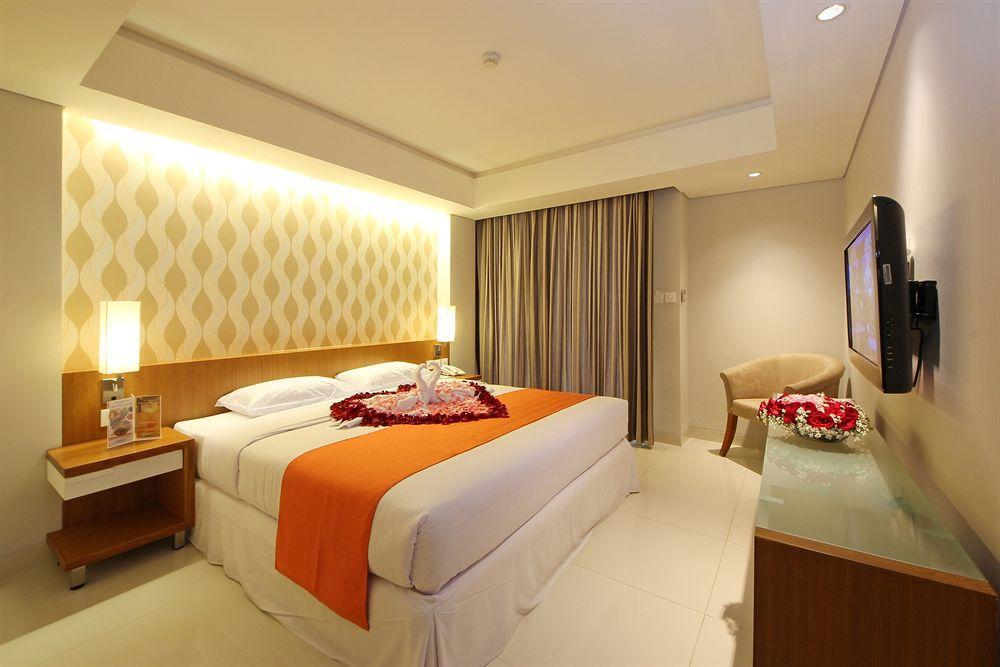 Holiday Inn Express Bali Sunset Road By Ihg Kuta  Exterior photo
