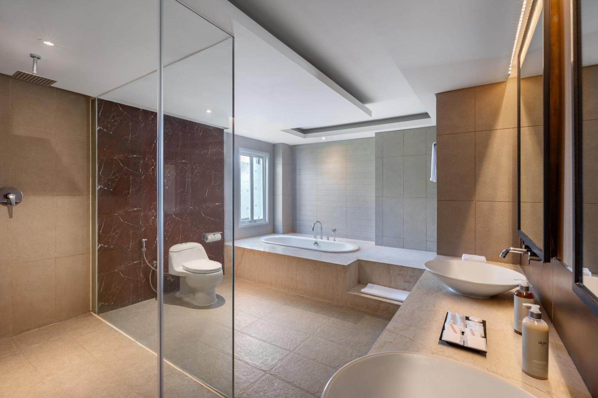 Holiday Inn Express Bali Sunset Road By Ihg Kuta  Exterior photo
