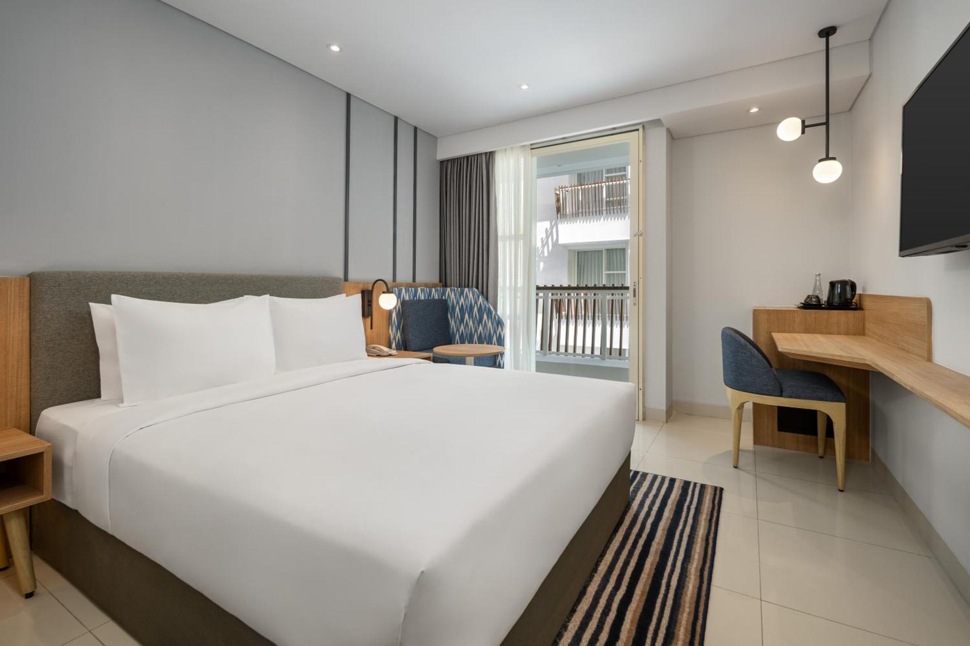 Holiday Inn Express Bali Sunset Road By Ihg Kuta  Exterior photo