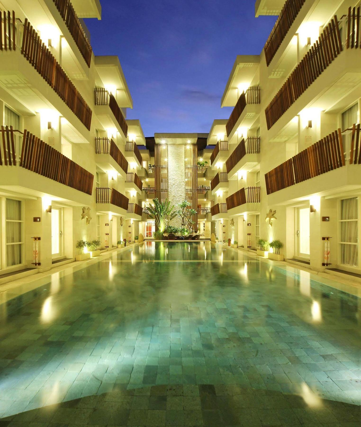 Holiday Inn Express Bali Sunset Road By Ihg Kuta  Exterior photo