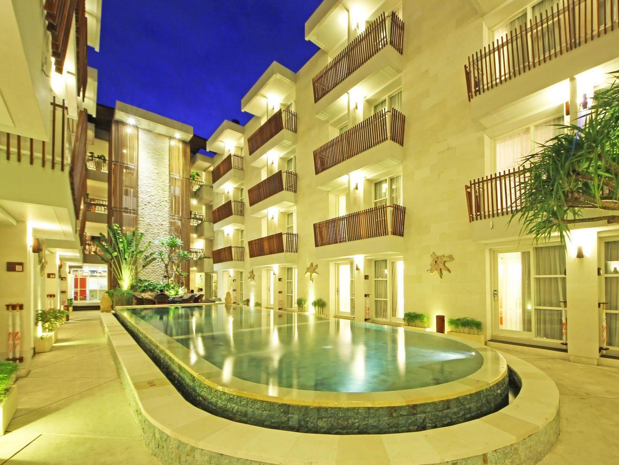 Holiday Inn Express Bali Sunset Road By Ihg Kuta  Exterior photo