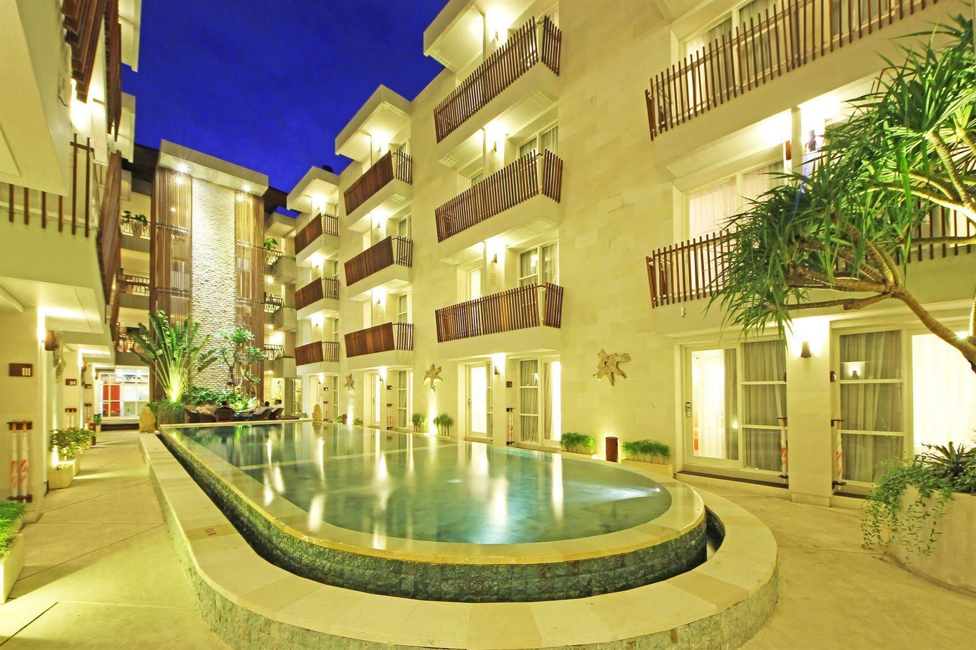 Holiday Inn Express Bali Sunset Road By Ihg Kuta  Exterior photo