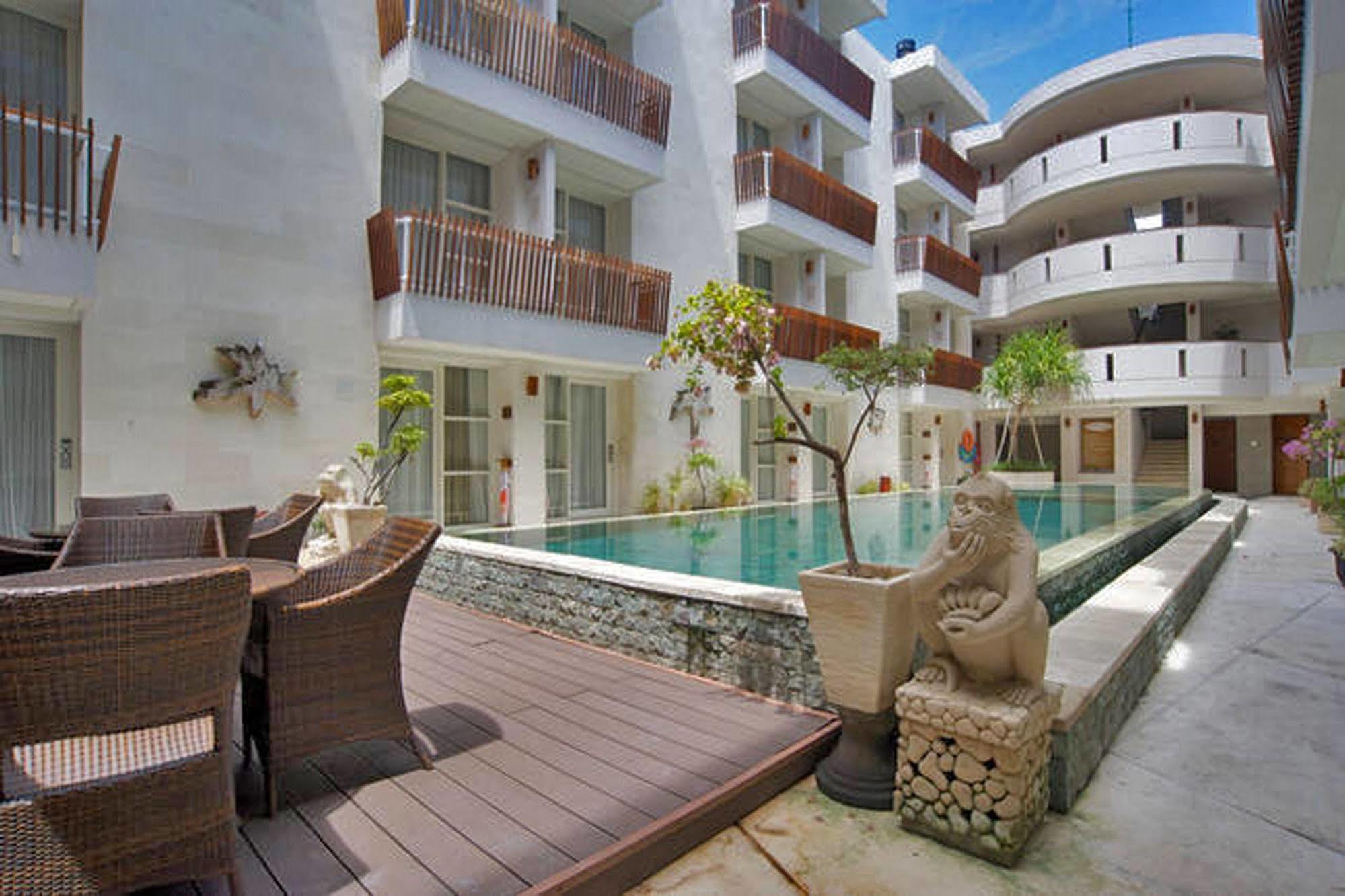 Holiday Inn Express Bali Sunset Road By Ihg Kuta  Exterior photo